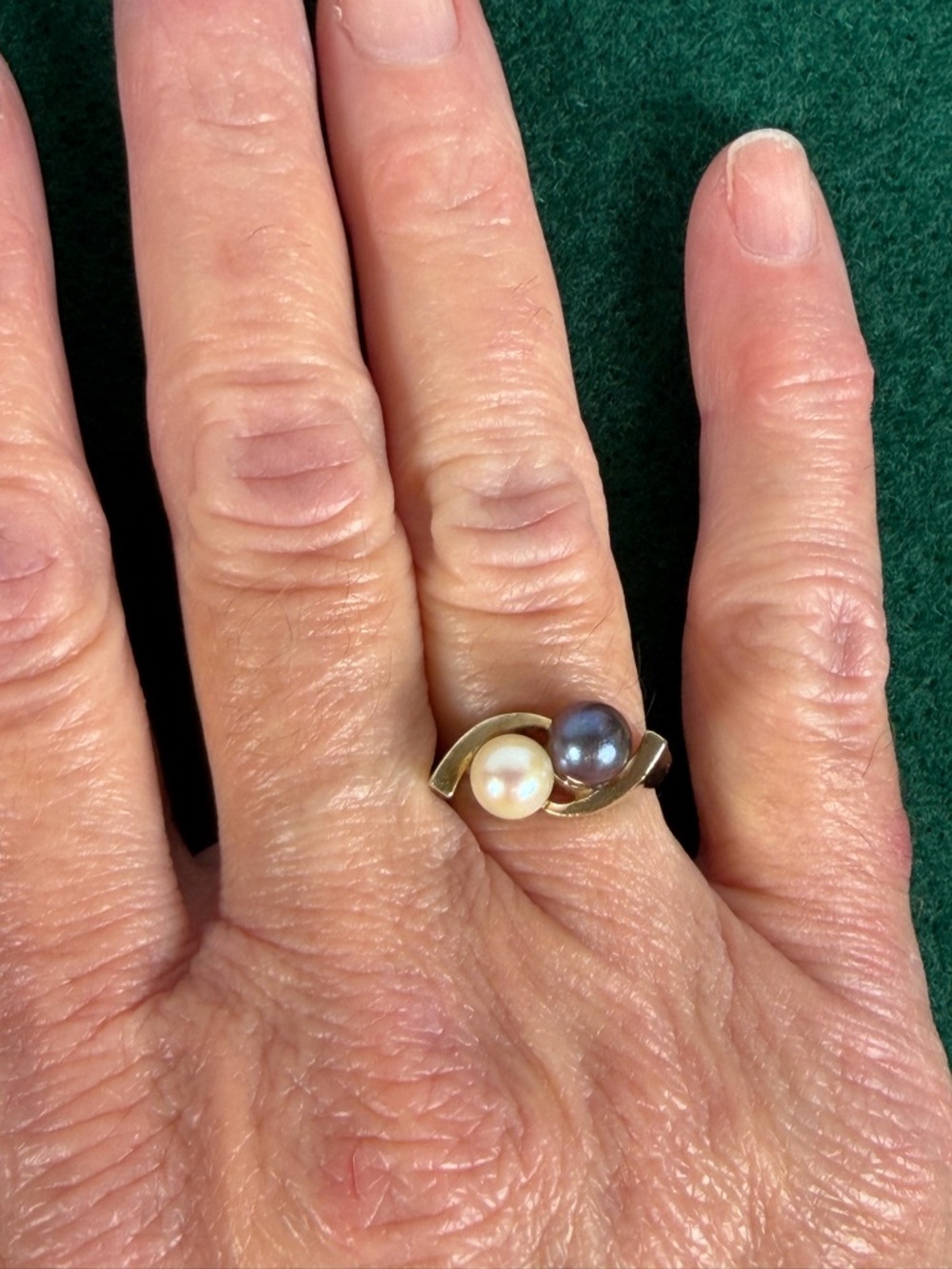 Vintage 14K Gold Dual Pearl Ring | Black & White Pearls